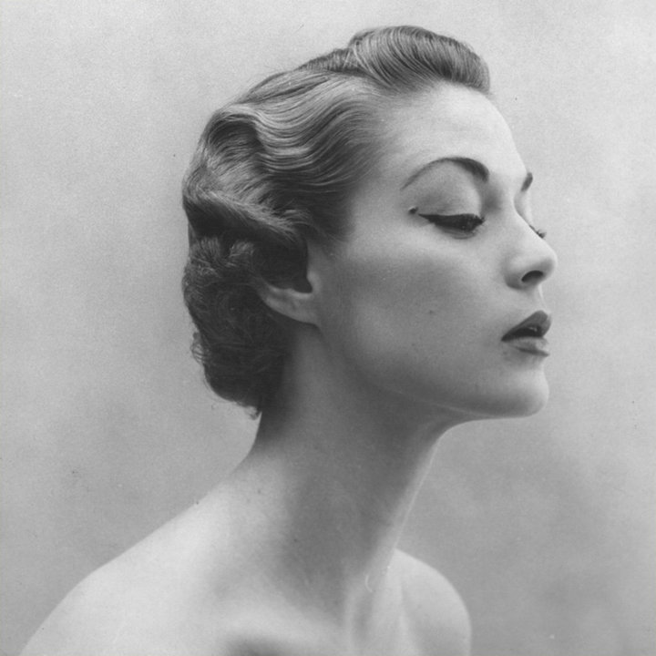 another black and white photography of jean patchett. it is a kind of a profile portrait with her naked shoulders in the picture. she has a nice wave in her short cut hair.